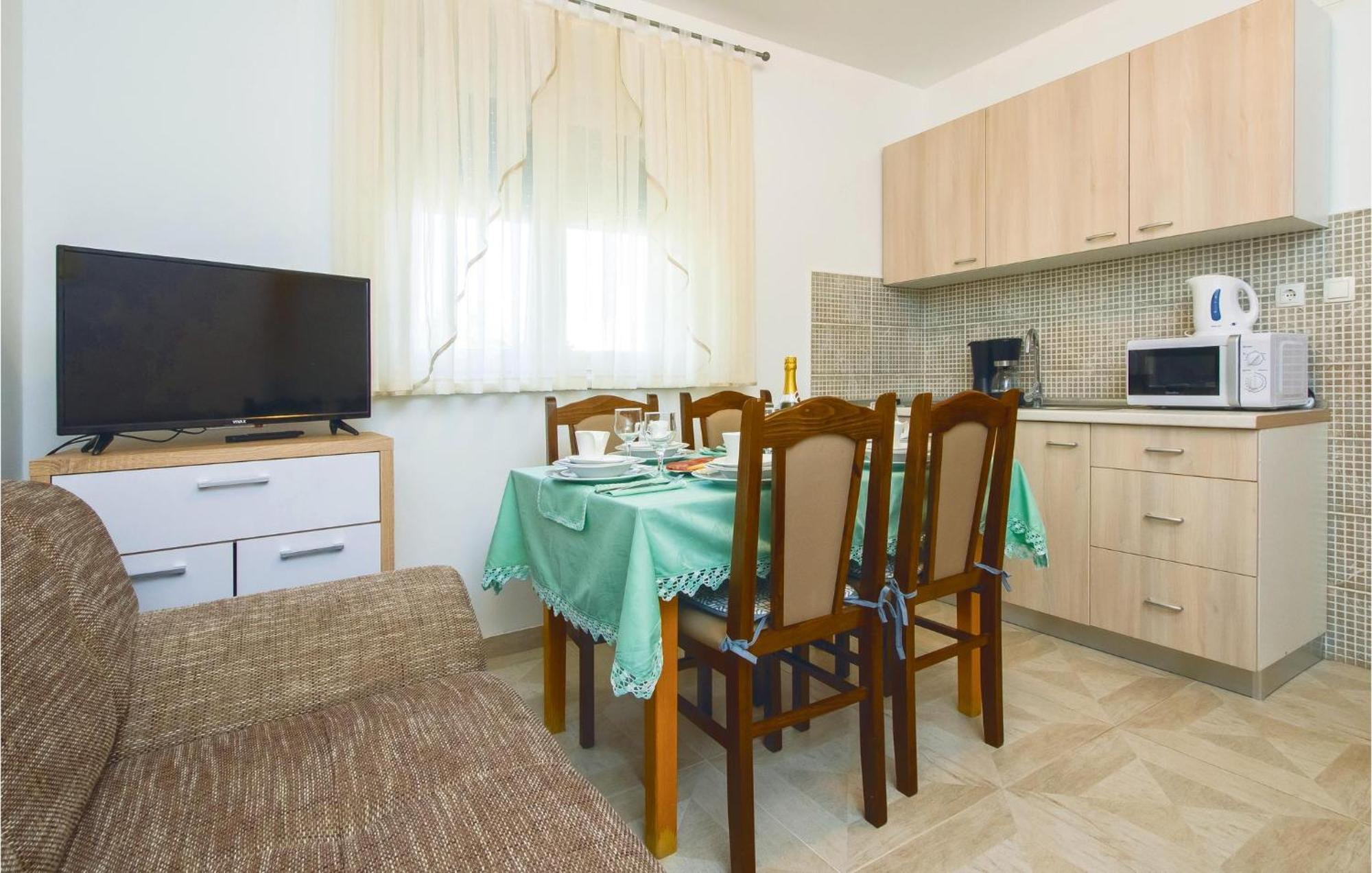 2 Bedroom Awesome Apartment In Mali Rat Sumpetar Eksteriør billede